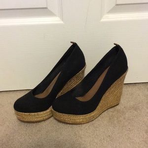 Aldo closed toe wedges
